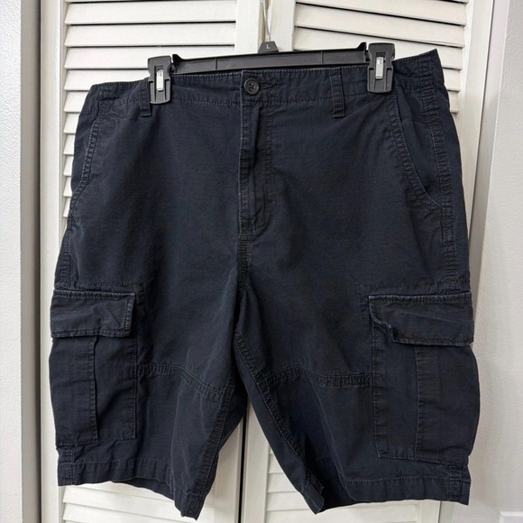 Old Navy Other - Old Navy Cargo Shorts (size 34)